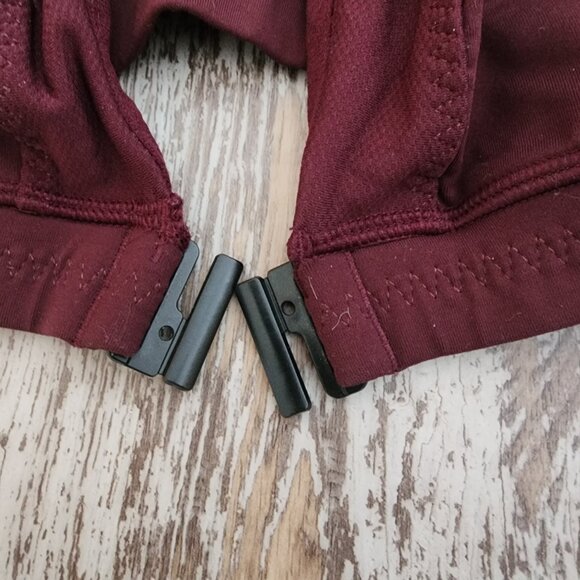 Lululemon Womens front clasp sports bra - Picture 2 of 6